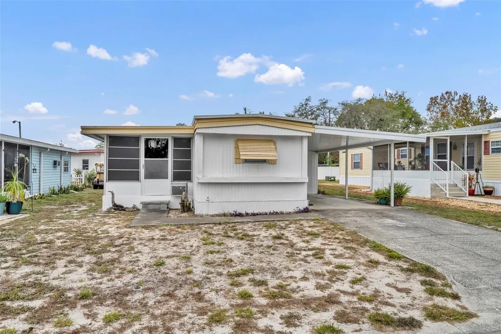 11 Hawaiian Way Leesburg FL 34788