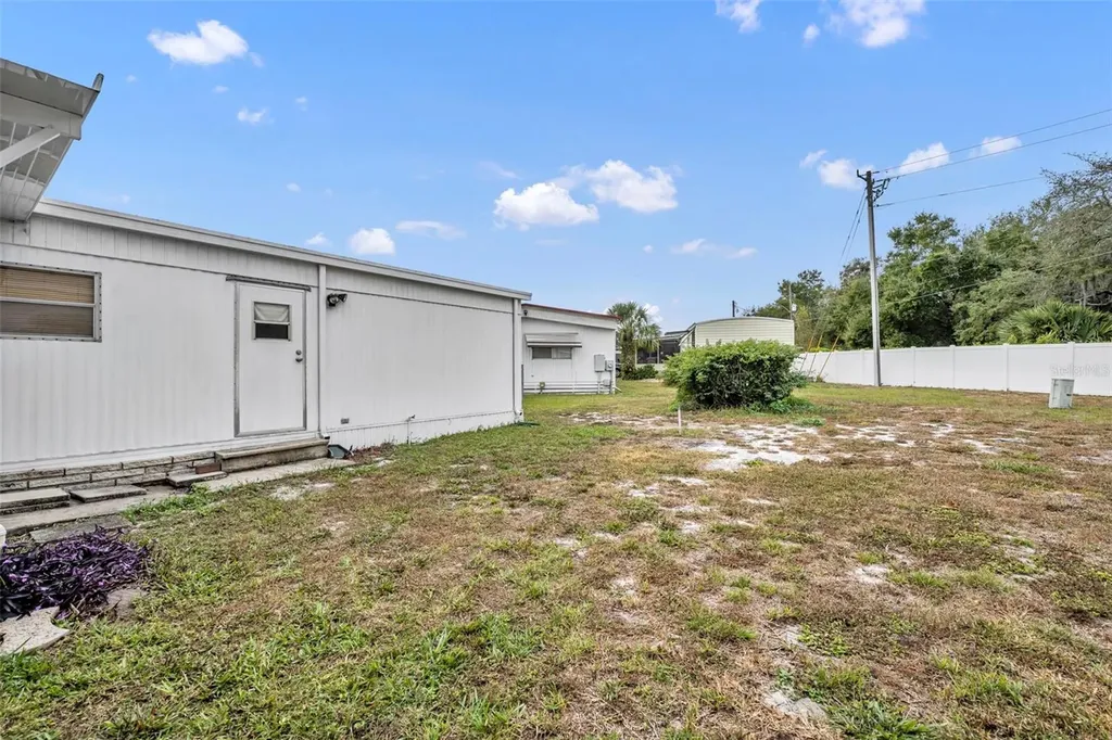 11 Hawaiian Way Leesburg FL 34788