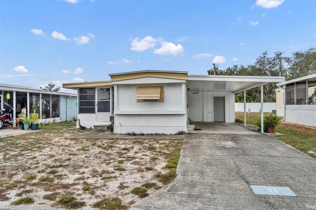 11 Hawaiian Way Leesburg FL 34788