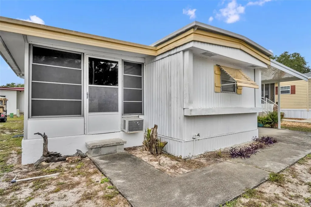 11 Hawaiian Way Leesburg FL 34788