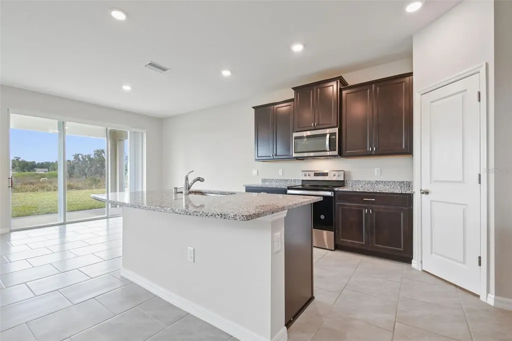 3827 Sunny Spring Street Plant City FL 33565