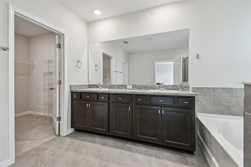 3827 Sunny Spring Street Plant City FL 33565