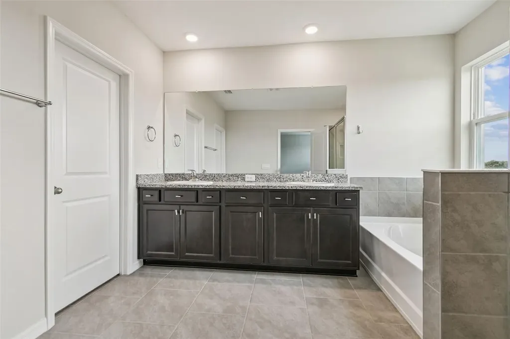 3827 Sunny Spring Street Plant City FL 33565
