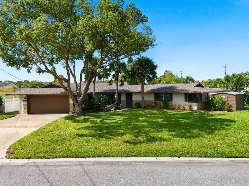 1611 Canal Court Tavares FL 32778