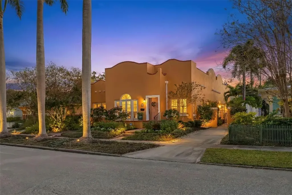 426 20th Avenue NE St Petersburg FL 33704