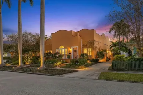 426 20th Avenue NE St Petersburg FL 33704