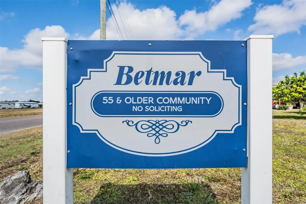 37320 8th Avenue Zephyrhills FL 33542