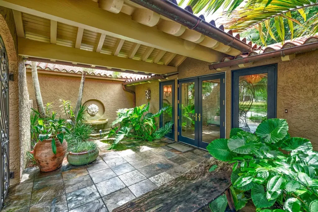 808 Brightwaters Boulevard NE St Petersburg FL 33704