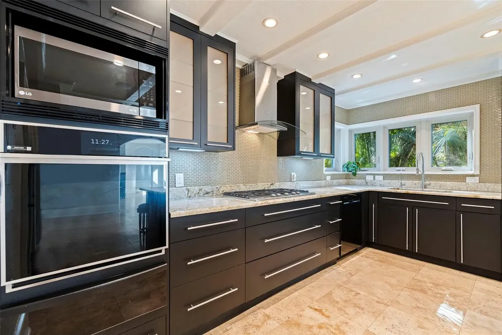 808 Brightwaters Boulevard NE St Petersburg FL 33704