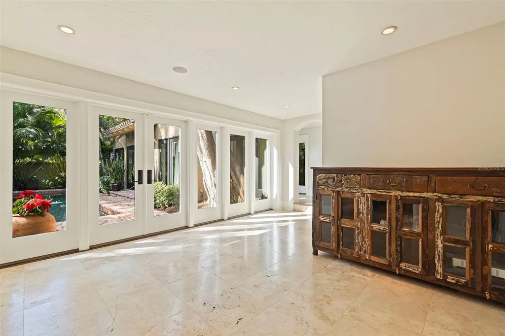 808 Brightwaters Boulevard NE St Petersburg FL 33704