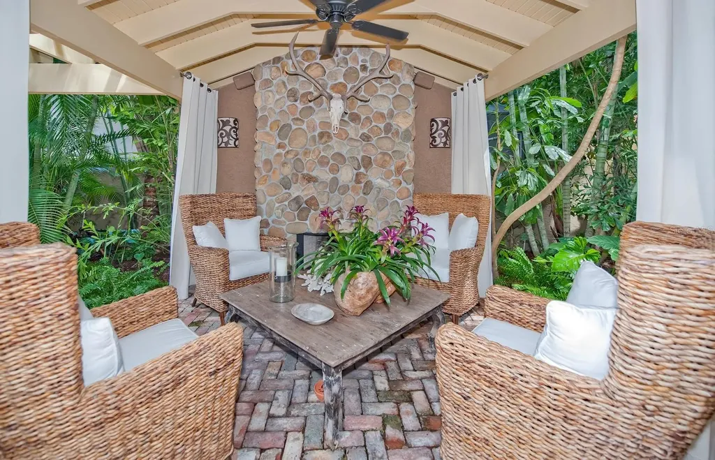 808 Brightwaters Boulevard NE St Petersburg FL 33704