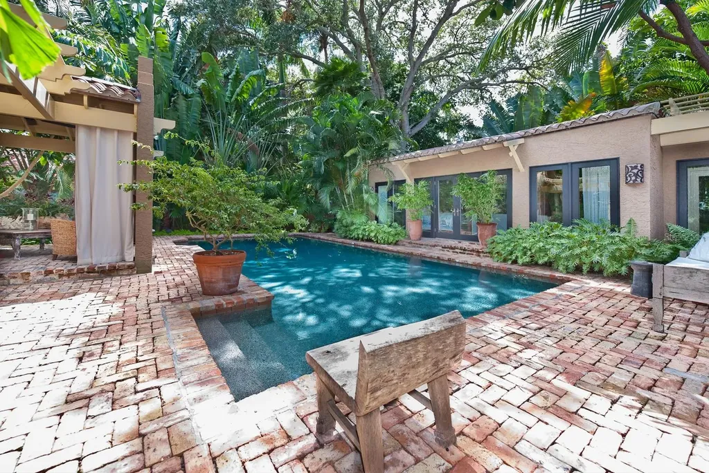 808 Brightwaters Boulevard NE St Petersburg FL 33704