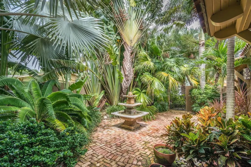 808 Brightwaters Boulevard NE St Petersburg FL 33704