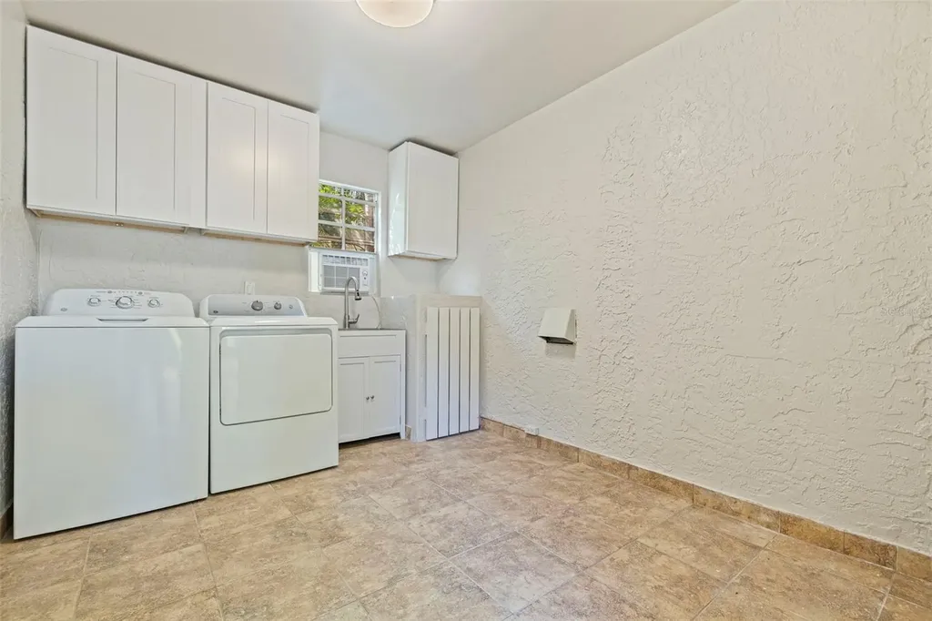 808 Brightwaters Boulevard NE St Petersburg FL 33704