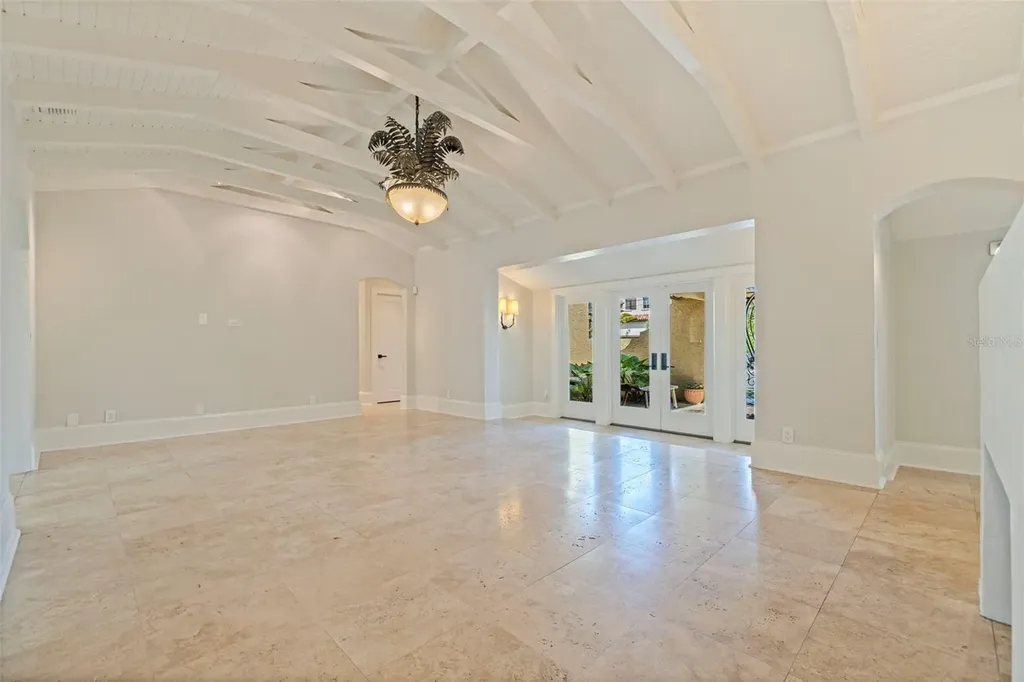 808 Brightwaters Boulevard NE St Petersburg FL 33704