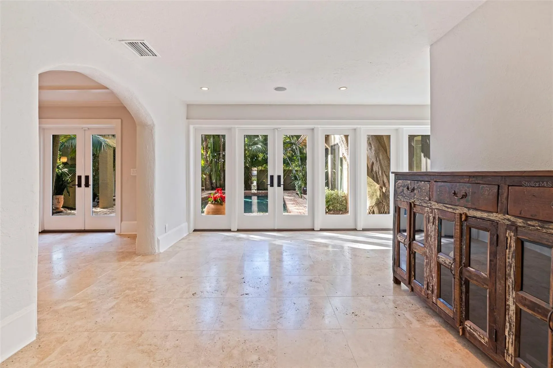 808 Brightwaters Boulevard NE St Petersburg FL 33704