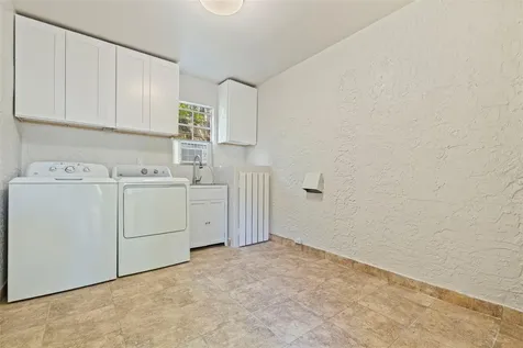 808 Brightwaters Boulevard NE St Petersburg FL 33704