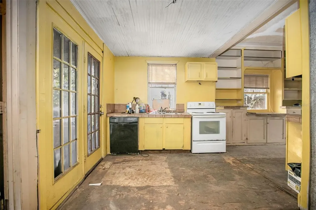 1430 E New York Avenue Deland FL 32724