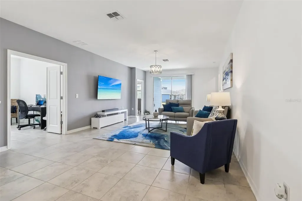 2002 Myrtle Pine Street Kissimmee FL 34746