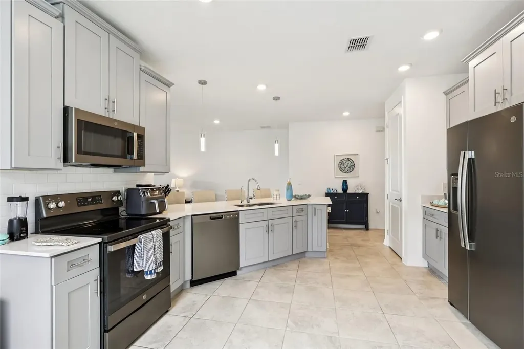 2002 Myrtle Pine Street Kissimmee FL 34746