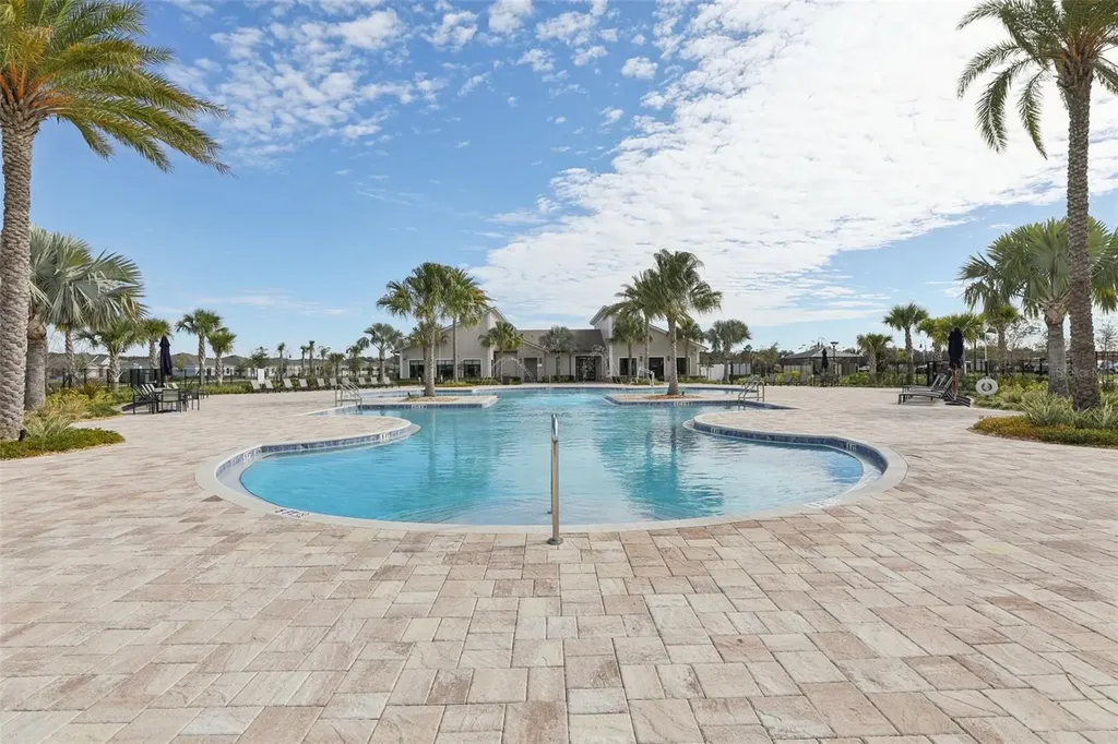 2002 Myrtle Pine Street Kissimmee FL 34746