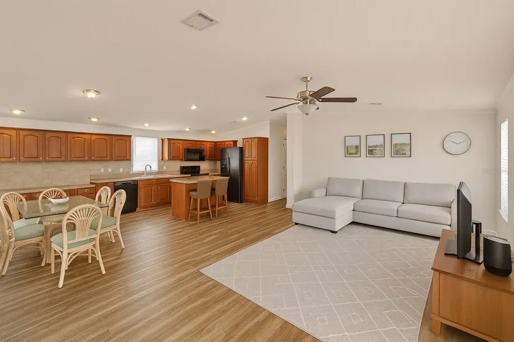 1375 Pasadena Avenue S South Pasadena FL 33707