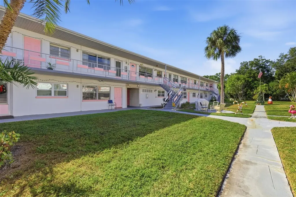 5876 21st Street N St Petersburg FL 33714