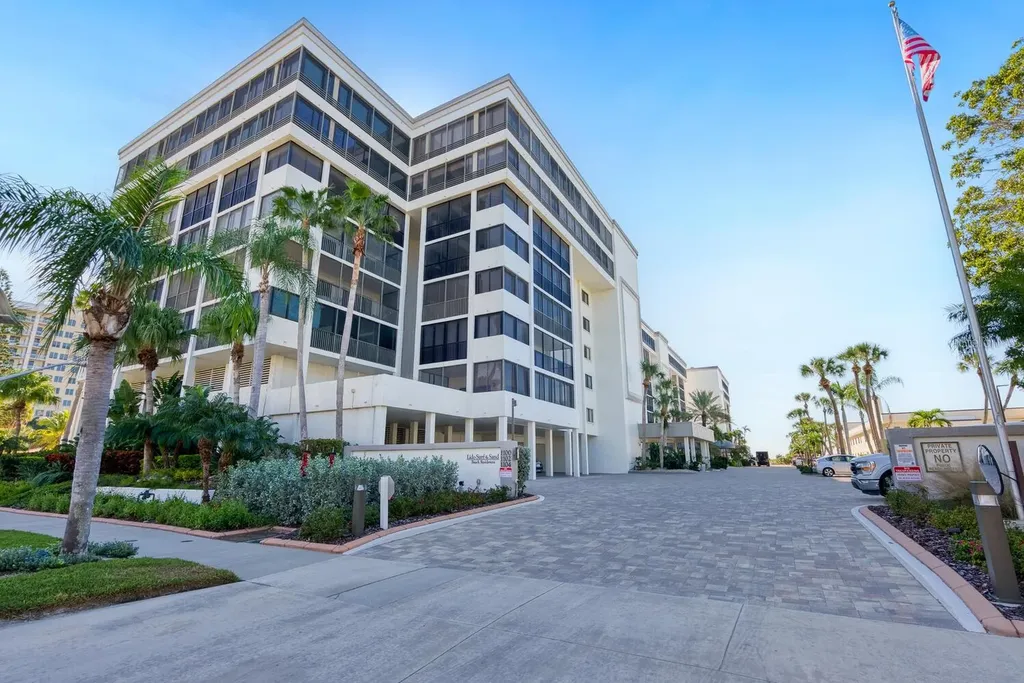1104 Benjamin Franklin Drive Sarasota FL 34236
