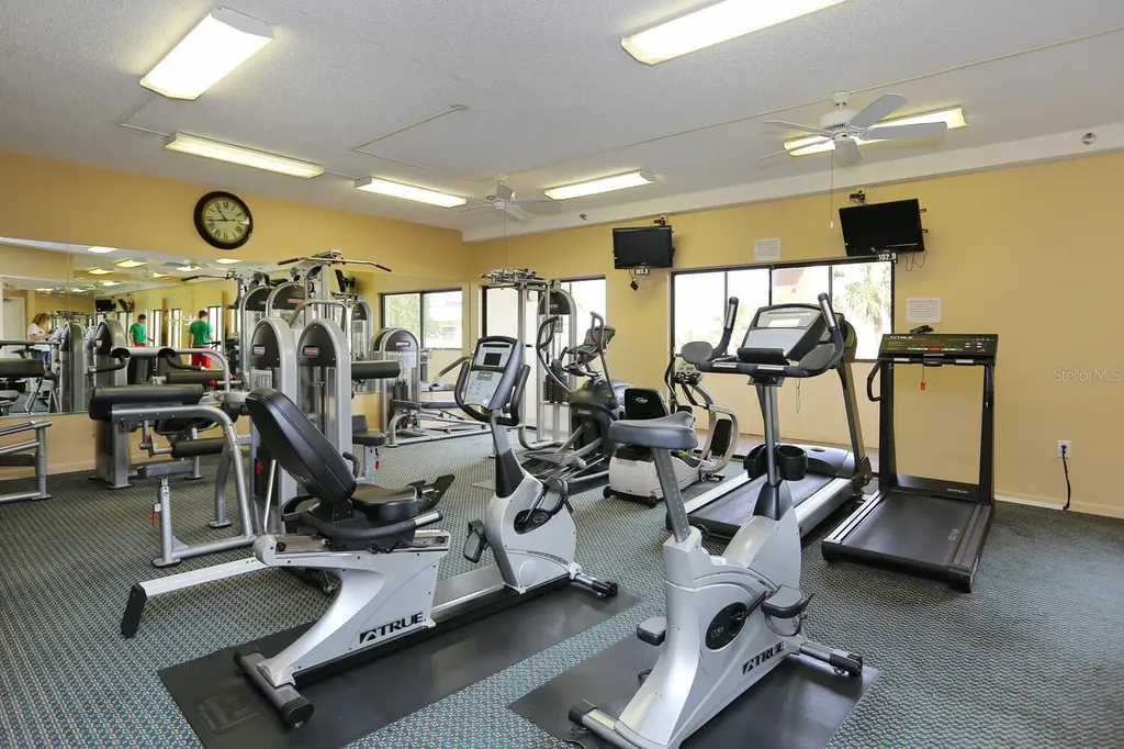 1104 Benjamin Franklin Drive Sarasota FL 34236