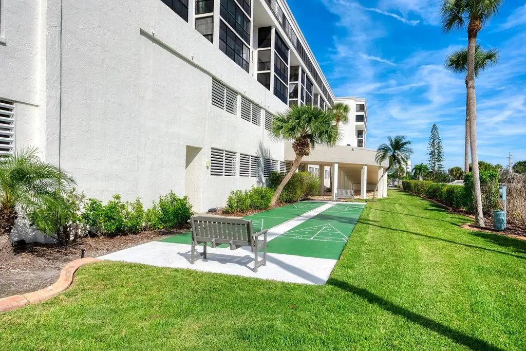 1104 Benjamin Franklin Drive Sarasota FL 34236