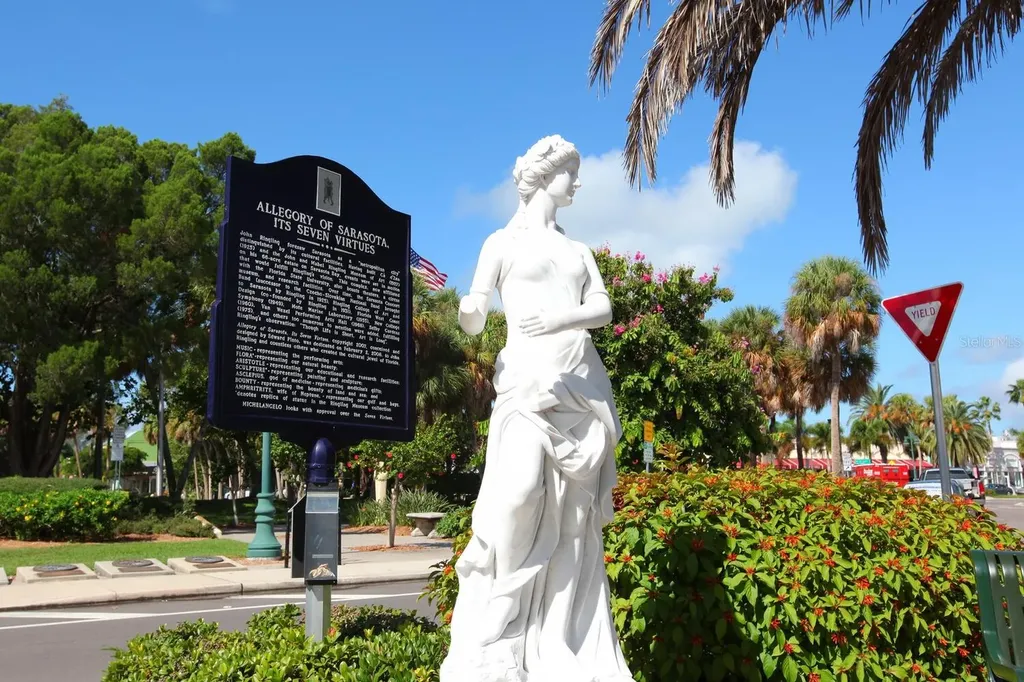 1104 Benjamin Franklin Drive Sarasota FL 34236
