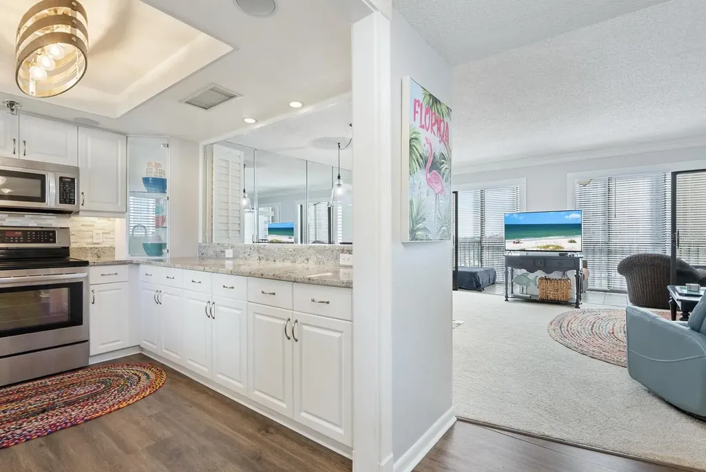 1104 Benjamin Franklin Drive Sarasota FL 34236