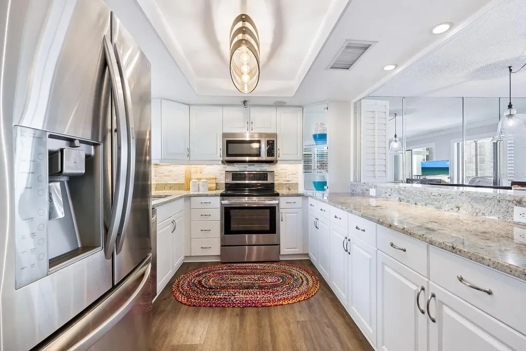 1104 Benjamin Franklin Drive Sarasota FL 34236
