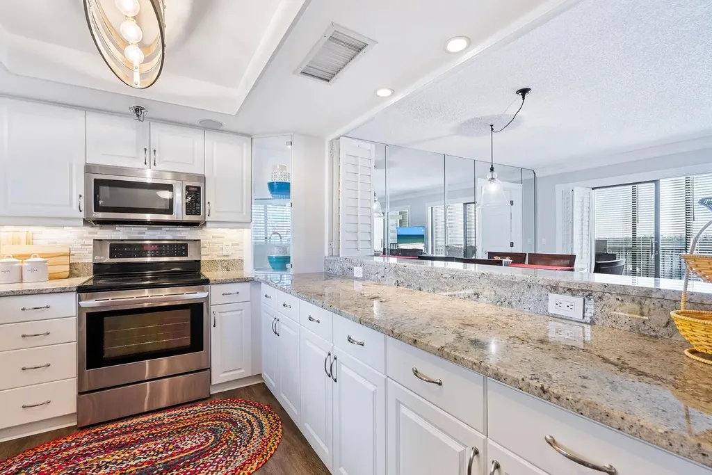 1104 Benjamin Franklin Drive Sarasota FL 34236