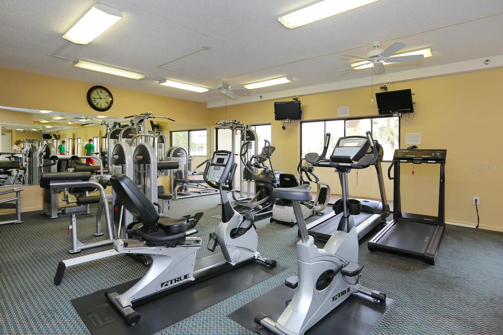1104 Benjamin Franklin Drive Sarasota FL 34236