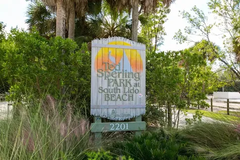 1104 Benjamin Franklin Drive Sarasota FL 34236