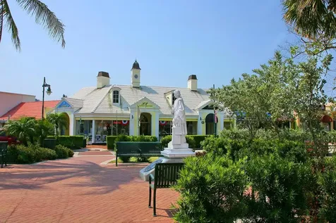1104 Benjamin Franklin Drive Sarasota FL 34236