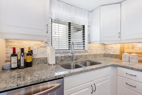 1104 Benjamin Franklin Drive Sarasota FL 34236
