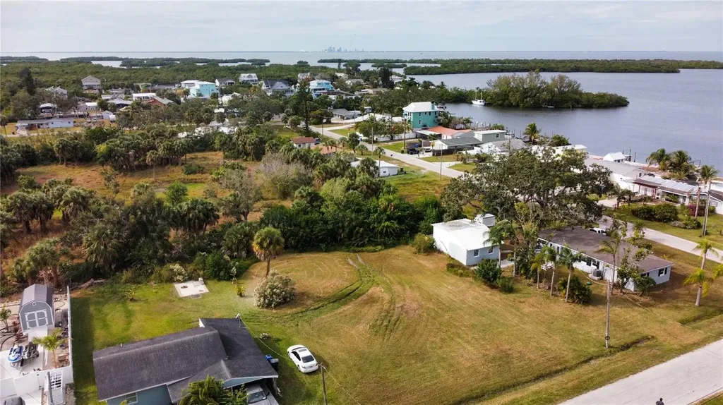Canal Ruskin FL 33570