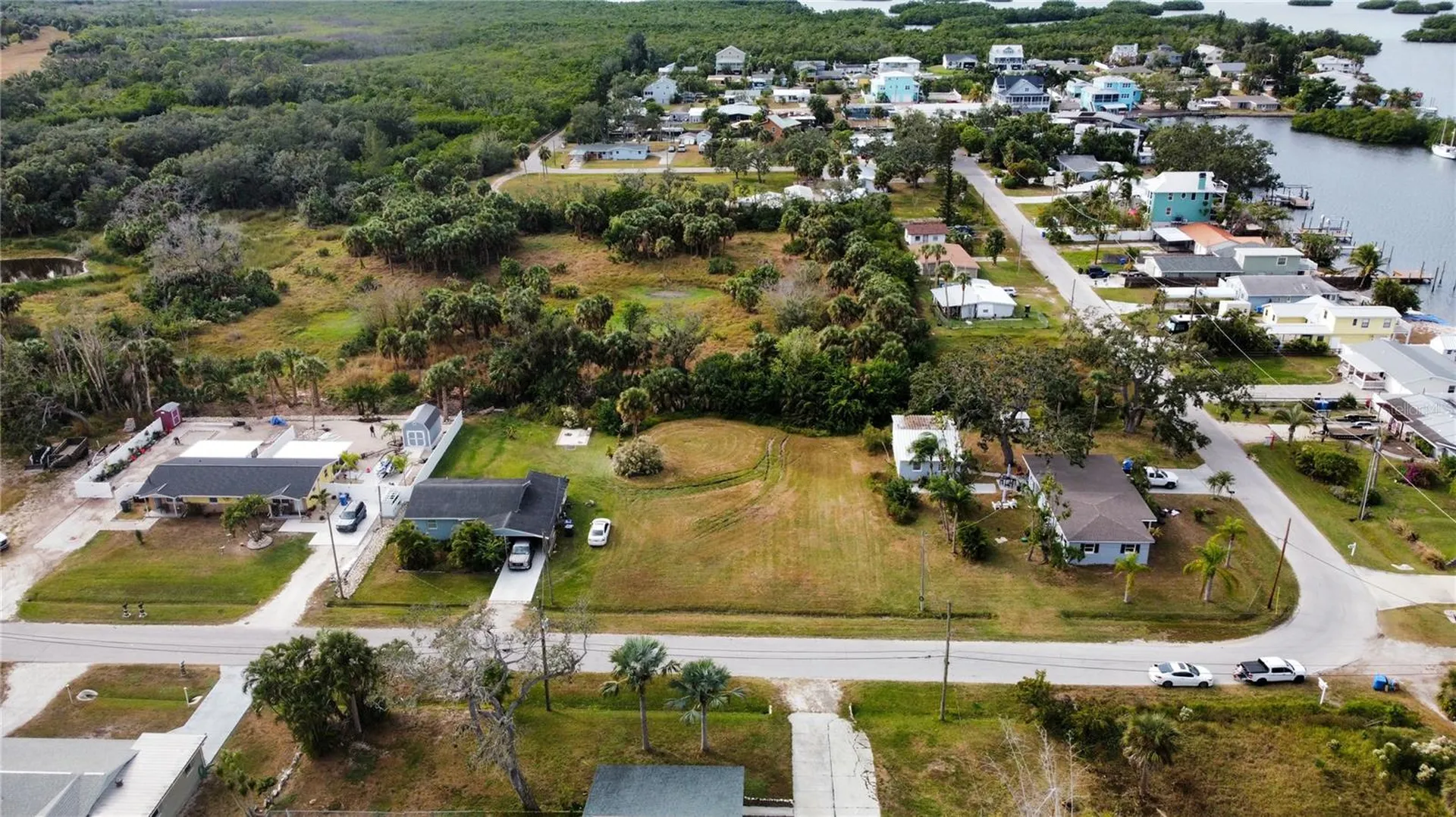 Canal Ruskin FL 33570