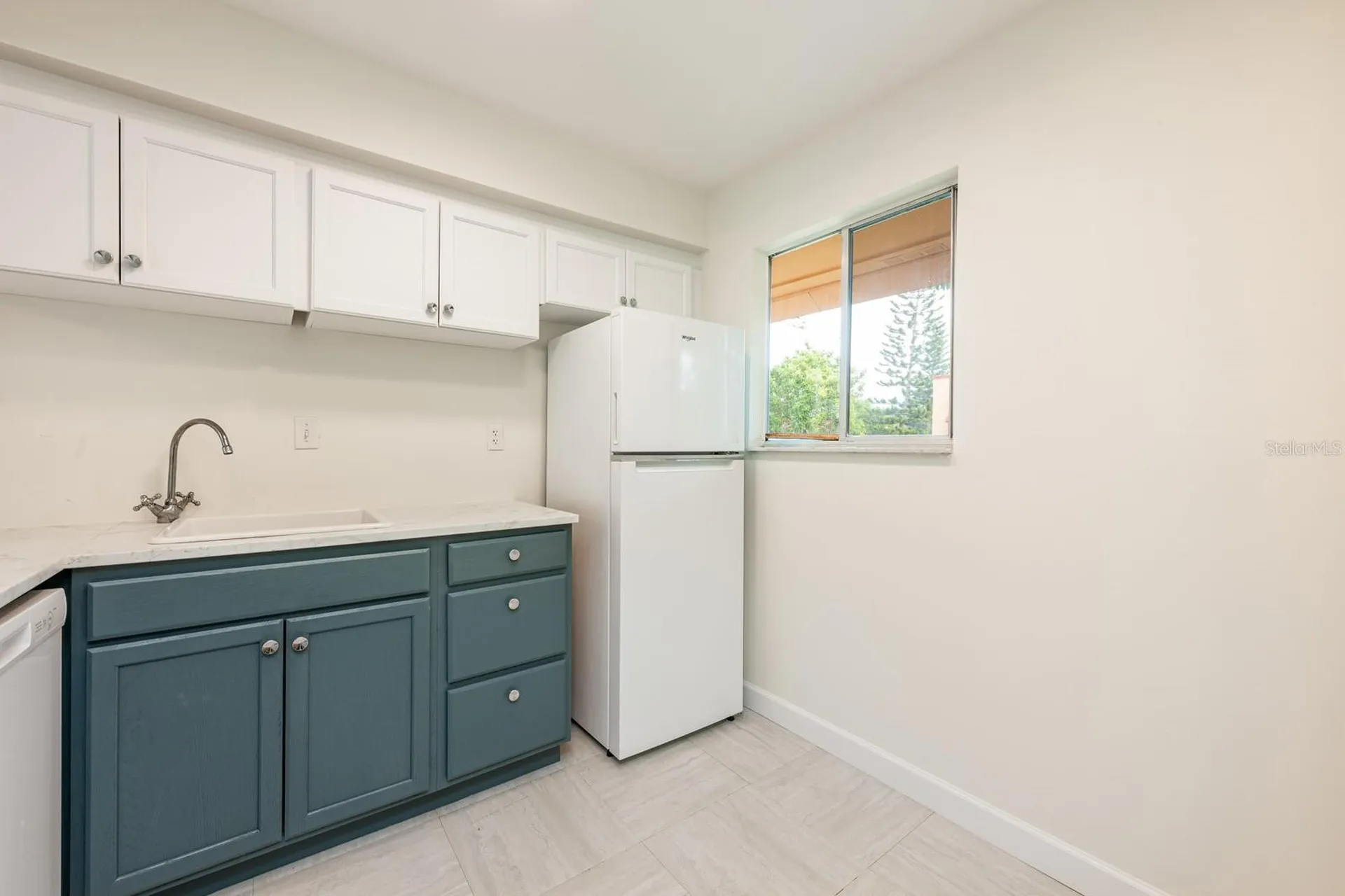2860 N Powers Drive Orlando FL 32818