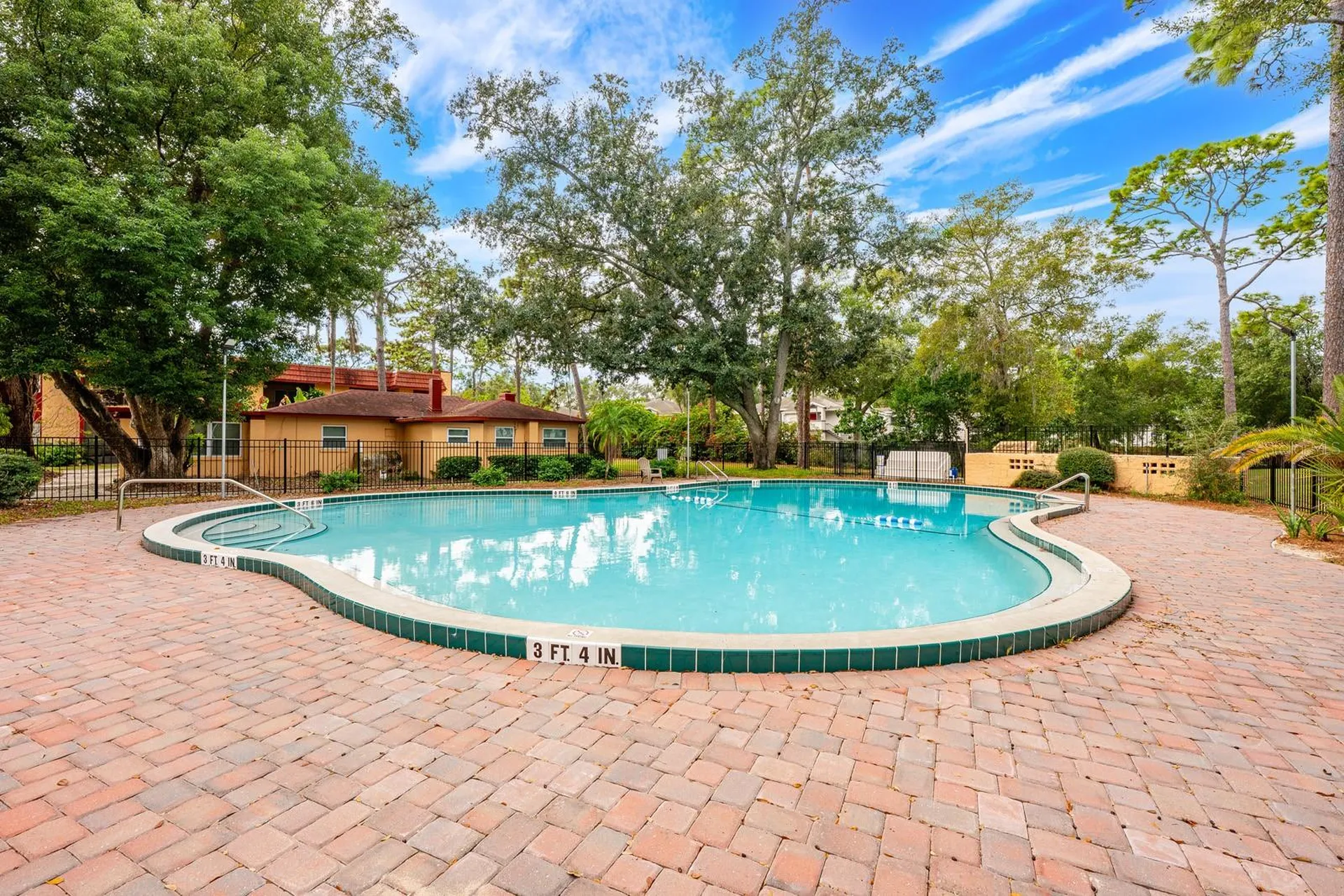 2860 N Powers Drive Orlando FL 32818