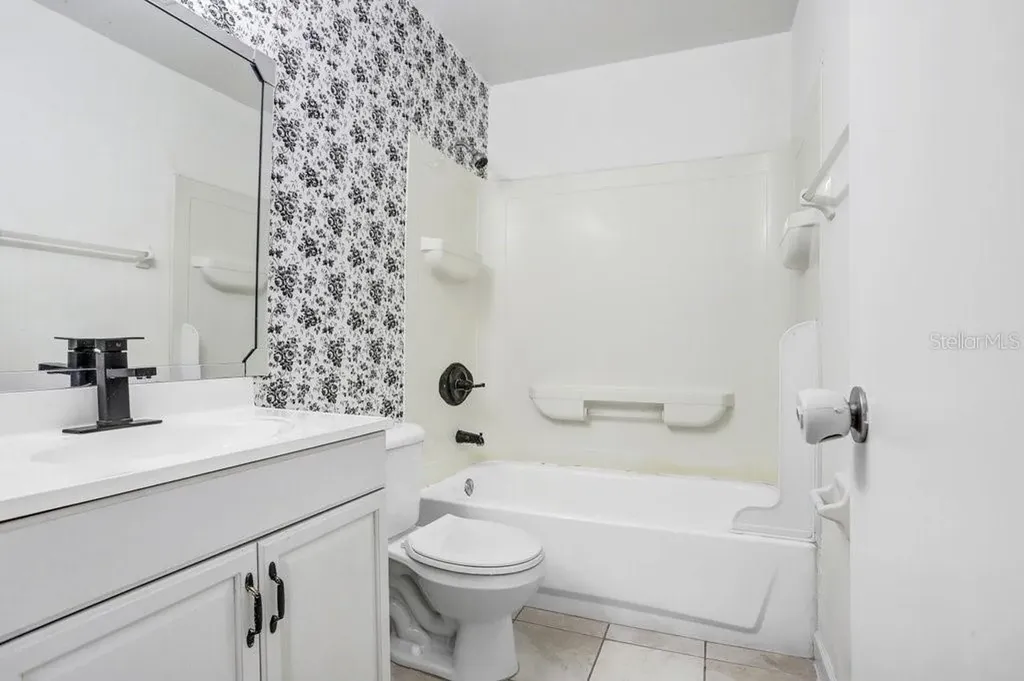 3821 S Lake Drive Tampa FL 33614