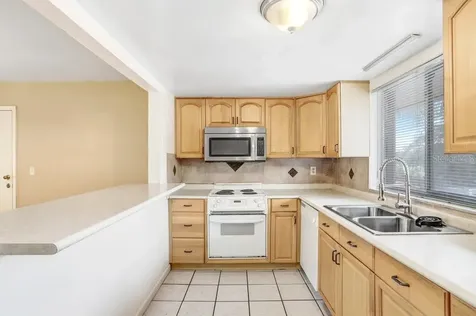 3821 S Lake Drive Tampa FL 33614