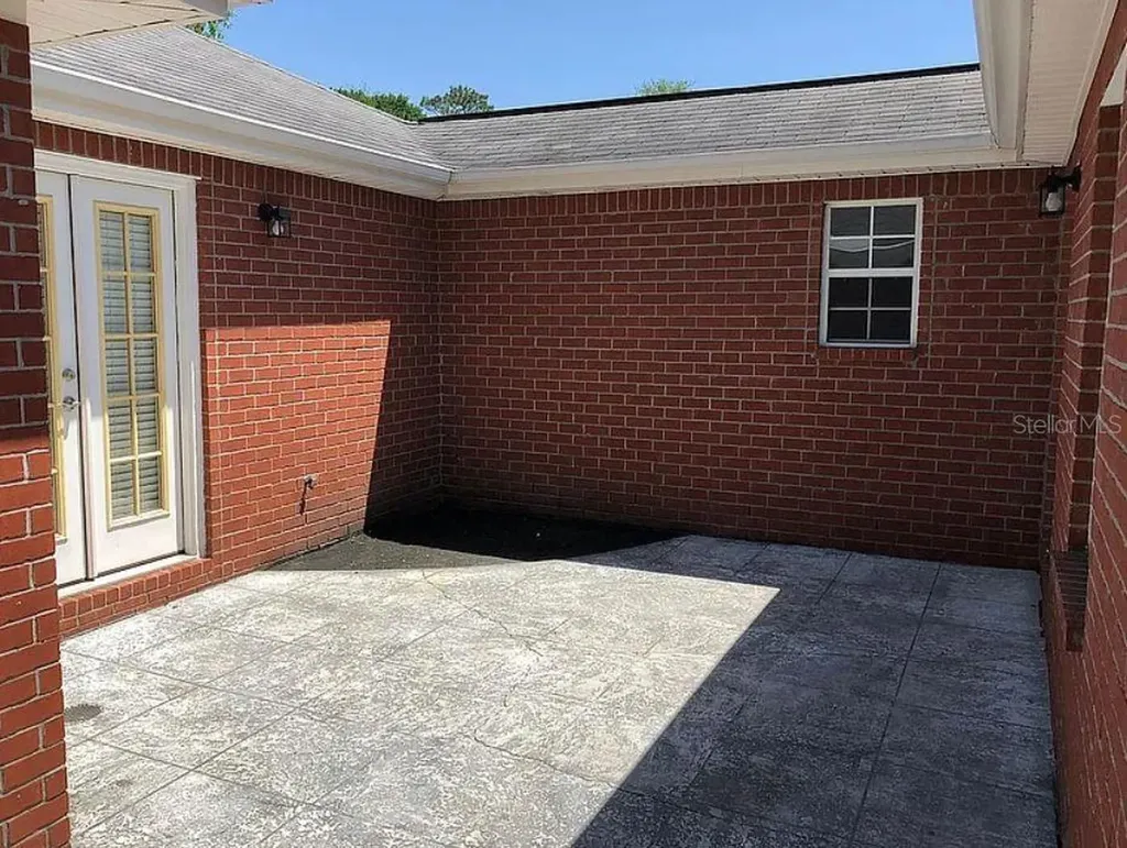 1548 Pelican Point Drive Cantonment FL 32533