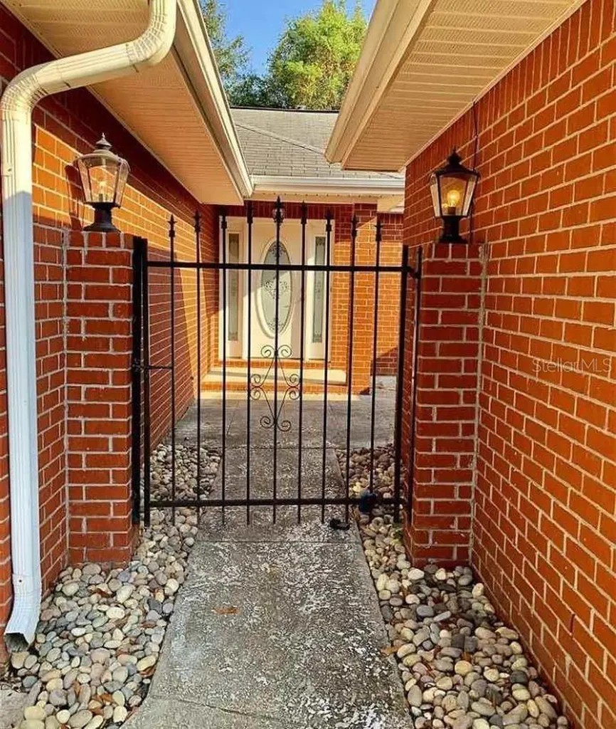 1548 Pelican Point Drive Cantonment FL 32533