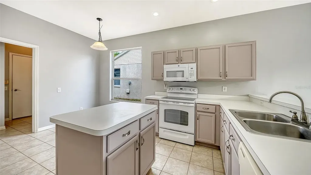 5513 47th Court E Bradenton FL 34203