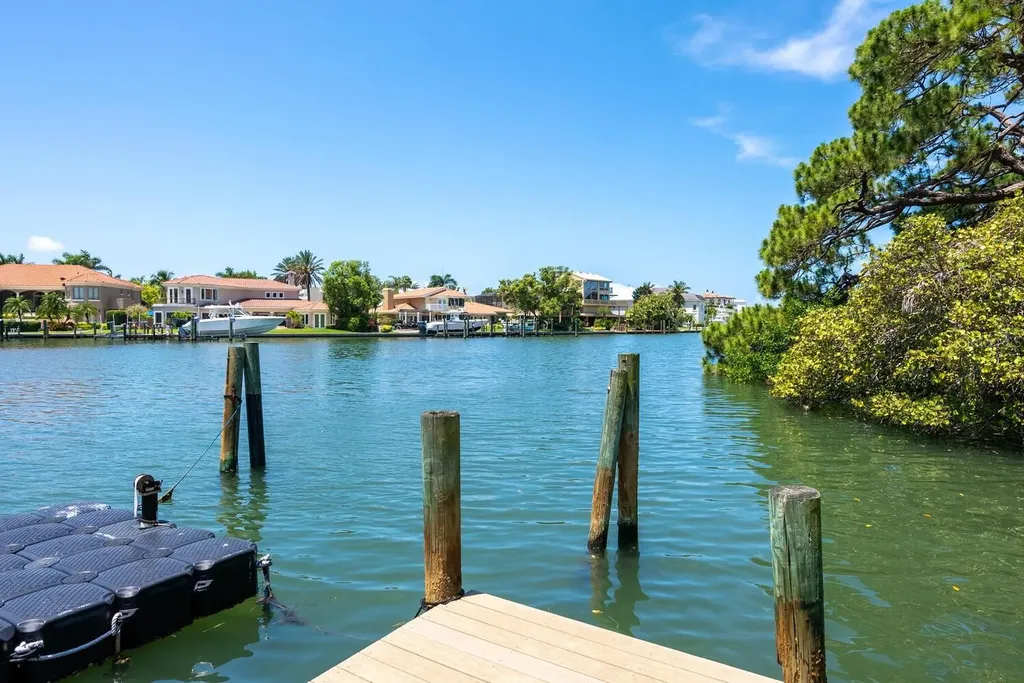 1542 Gulfview Drive Sarasota FL 34236