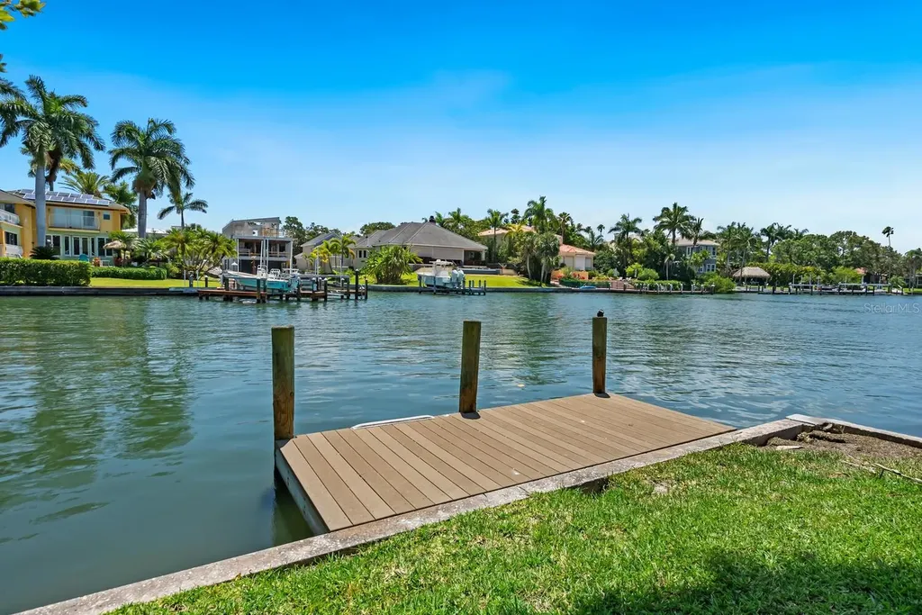 1542 Gulfview Drive Sarasota FL 34236