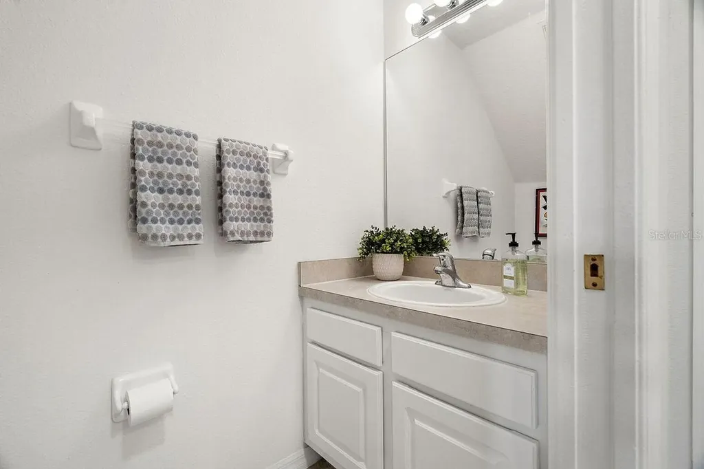 660 Spring Lake Circle Tarpon Springs FL 34688